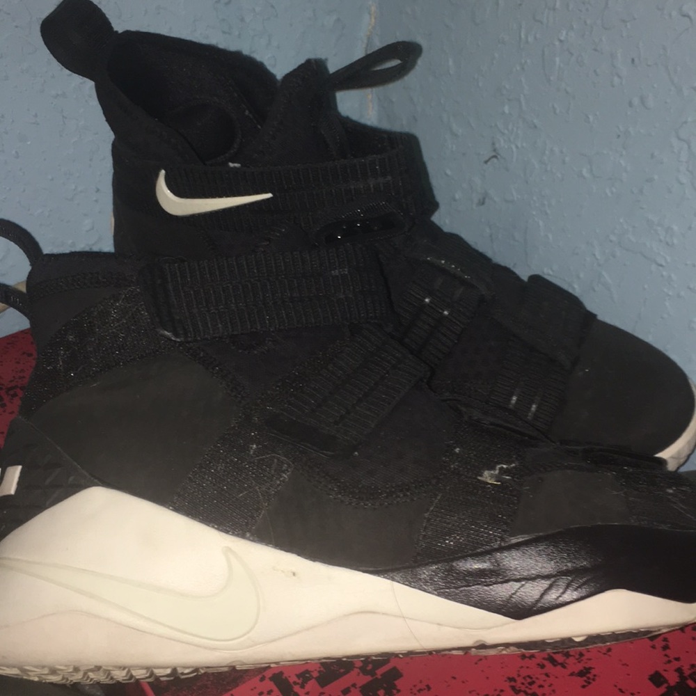 Lebron Basketball shoes